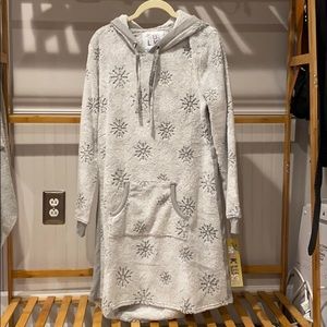 NWT Fuzzy Pull Over Bathrobe